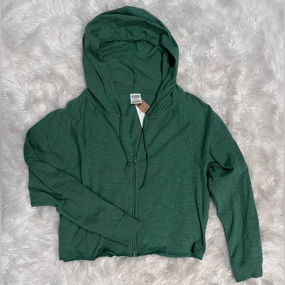 NWT Victoria’s Secret green cropped zip up hoodie. Medium